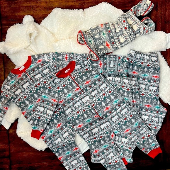 7 piece Family PJ Set Mom, Dad, Child 2T, Child 3T & Dog EUC - Picture 1 of 8